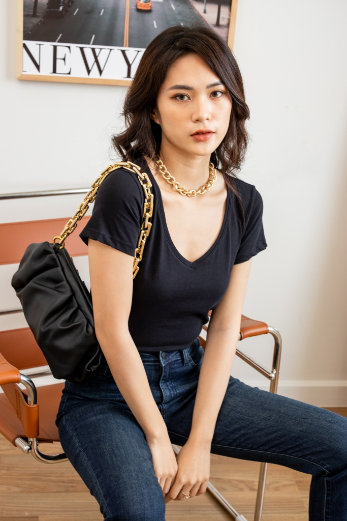 ÁO THUN CỔ TIM MÀU ĐEN