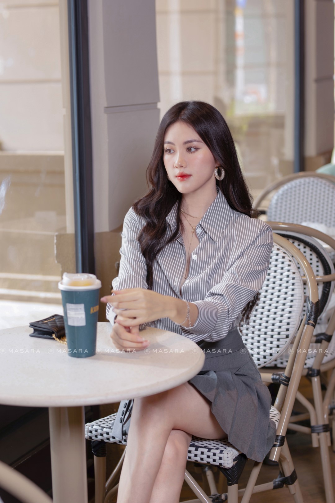 ÁO KẺ XÁM FORM ÔM
