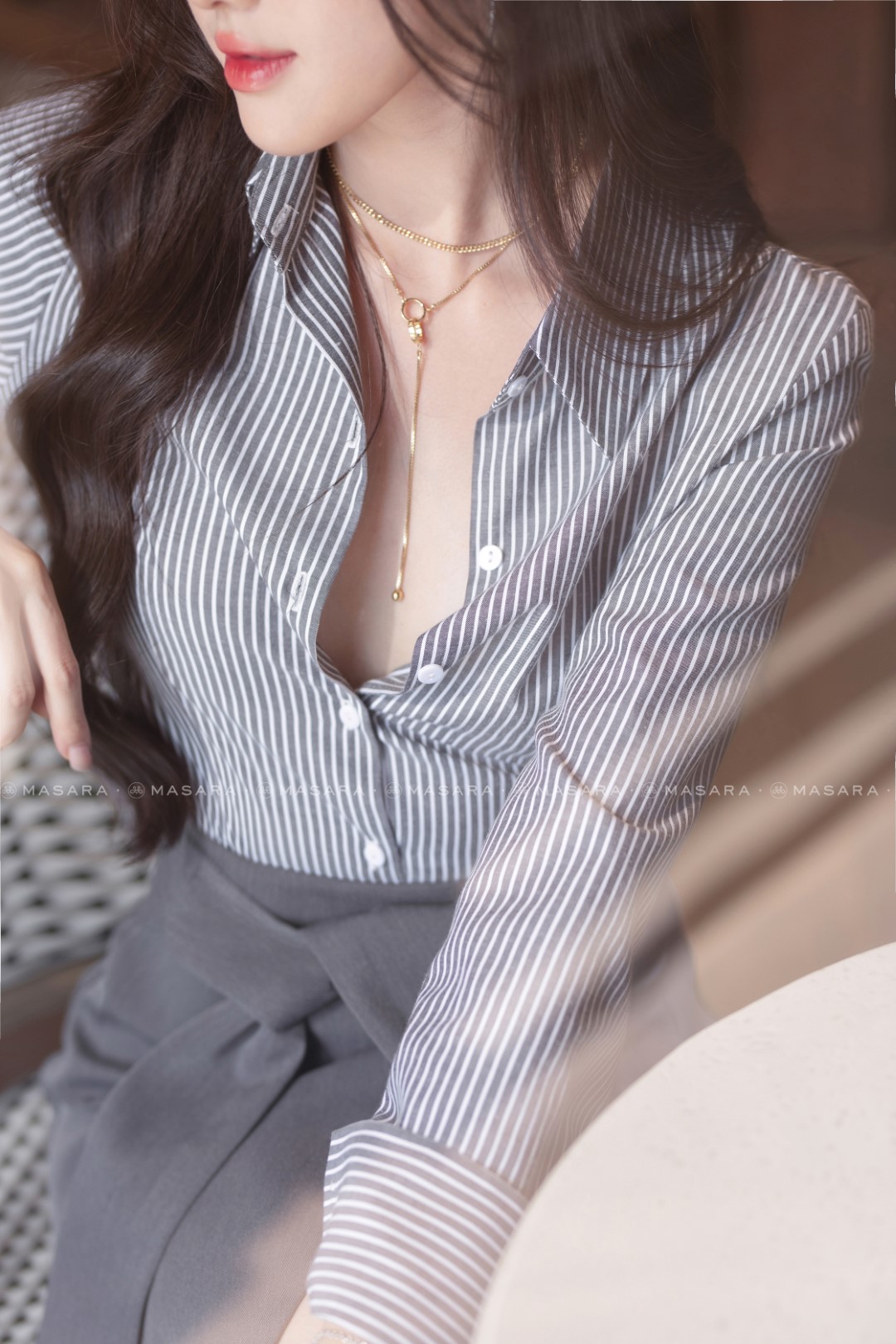 ÁO KẺ XÁM FORM ÔM