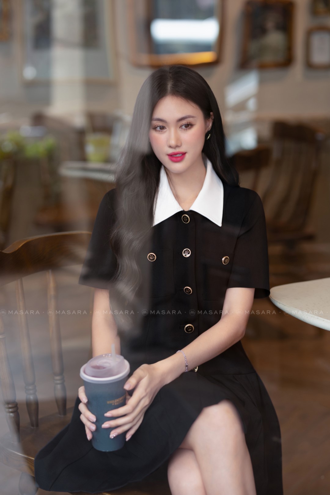 ĐẦM ĐEN TRẮNG XẾP LY NÚT VƯƠNG MIỆN