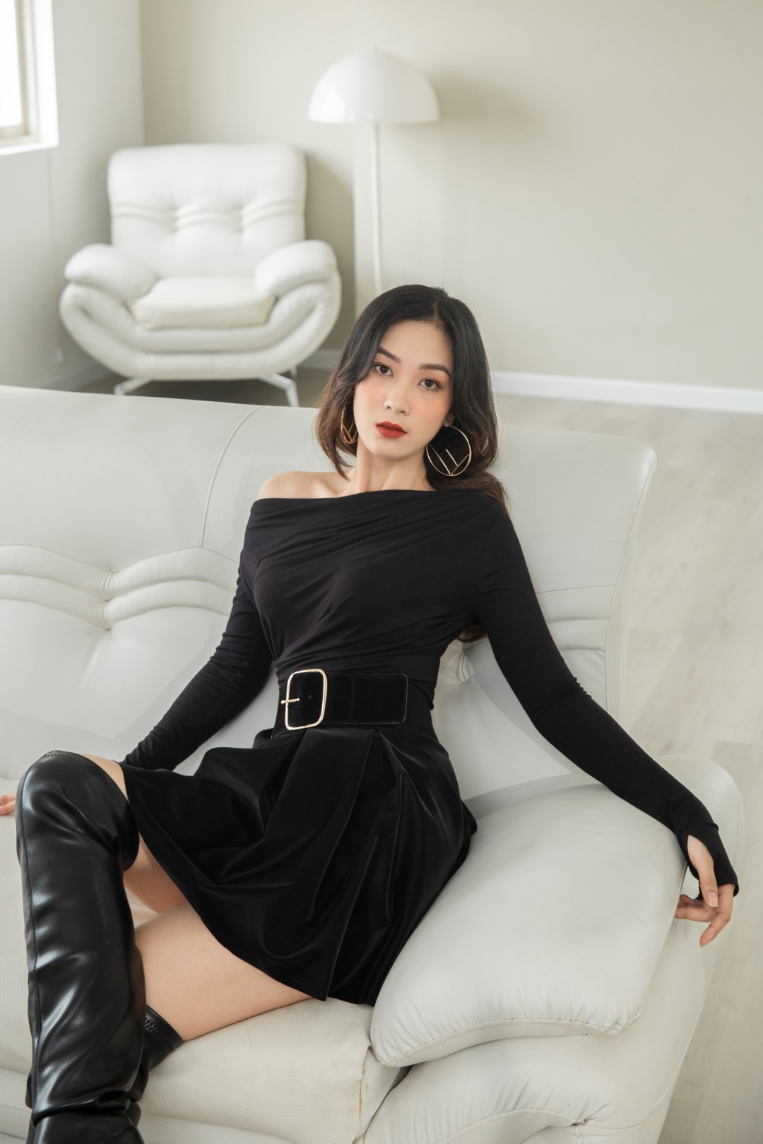 ÁO THUN NHÚN VAI TAY DÀI ĐEN