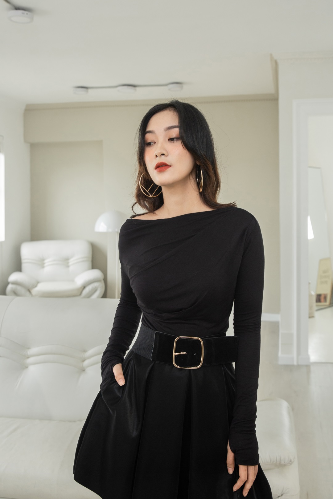 ÁO THUN NHÚN VAI TAY DÀI ĐEN