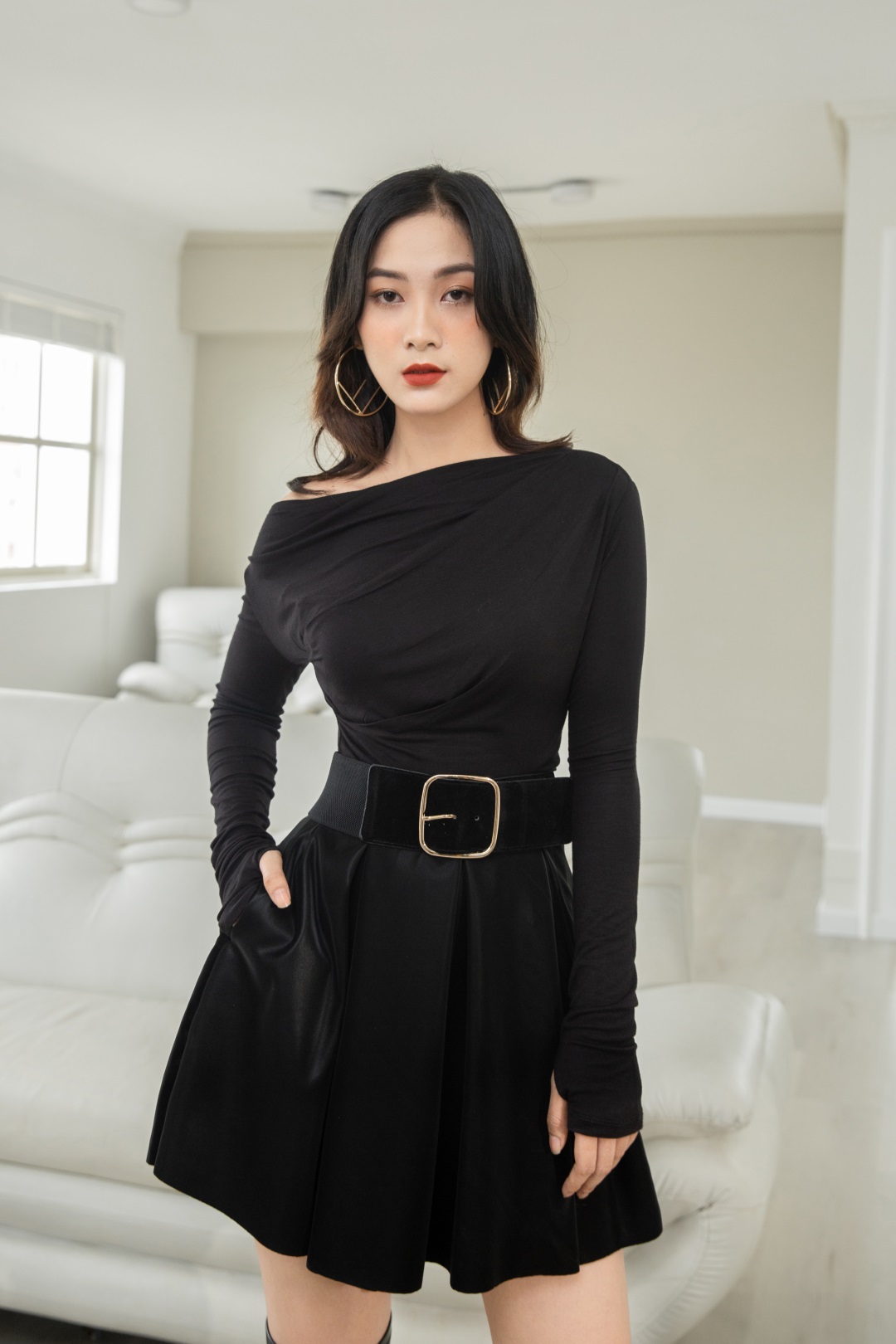 ÁO THUN NHÚN VAI TAY DÀI ĐEN
