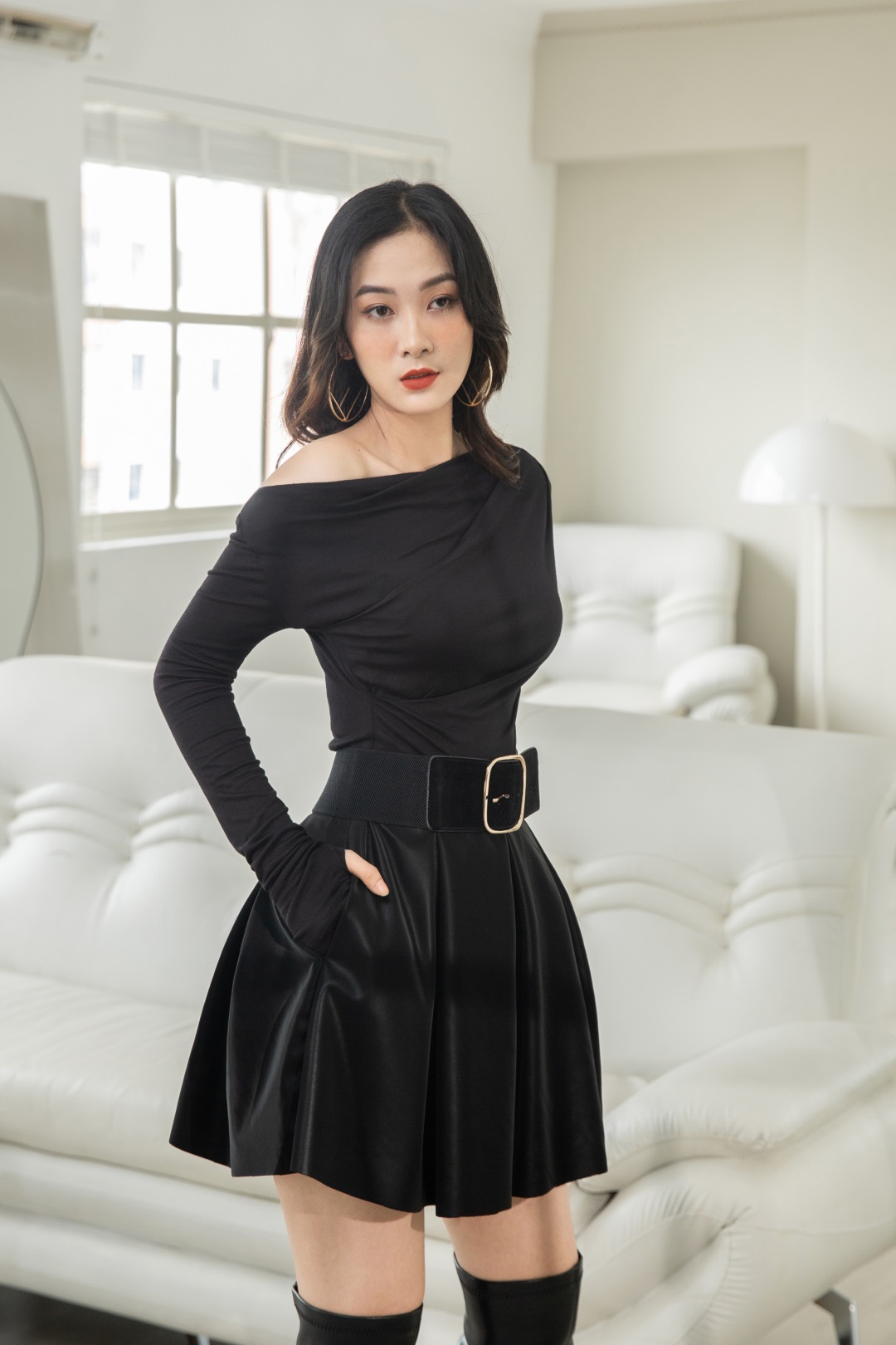 ÁO THUN NHÚN VAI TAY DÀI ĐEN