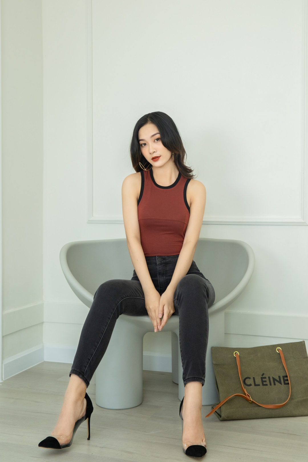 ÁO SÁT NÁCH MÀU NÂU VIỀN ĐEN