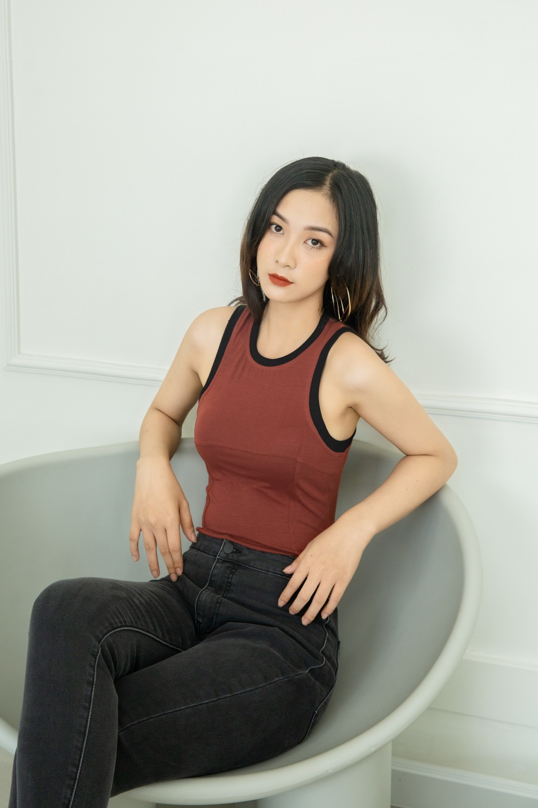 ÁO SÁT NÁCH MÀU NÂU VIỀN ĐEN