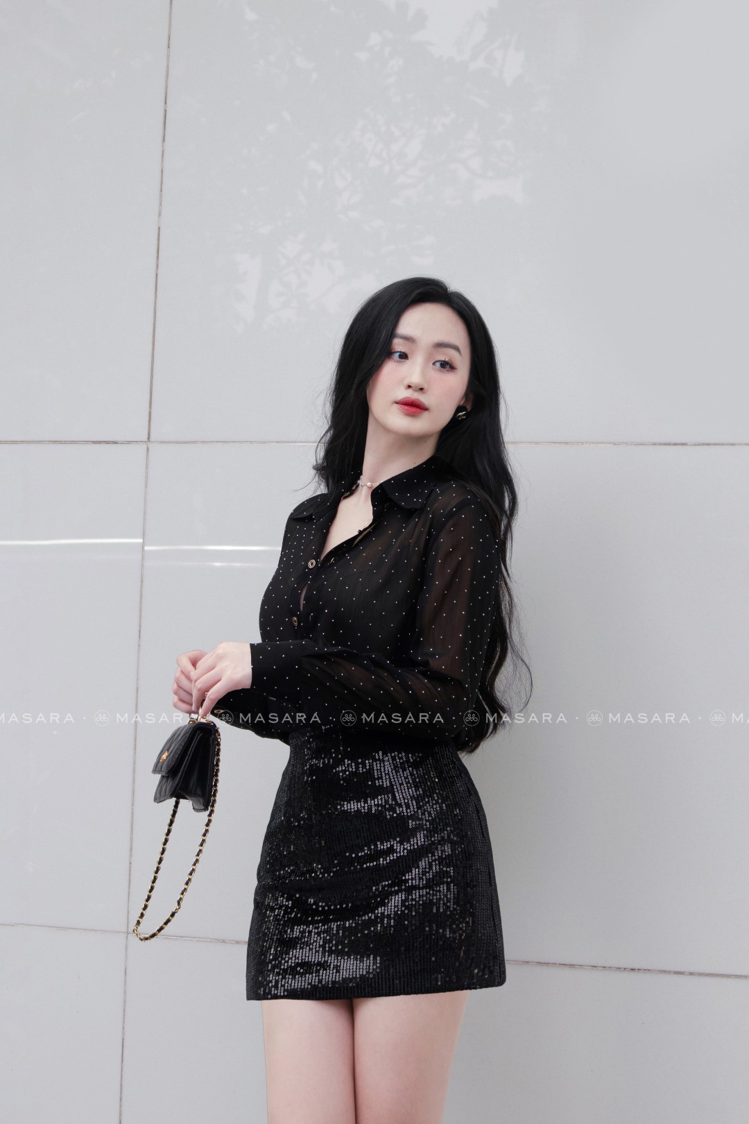 SƠ MI TƠ GÂN ĐEN ĐÍNH ĐÁ LẤP LÁNH
