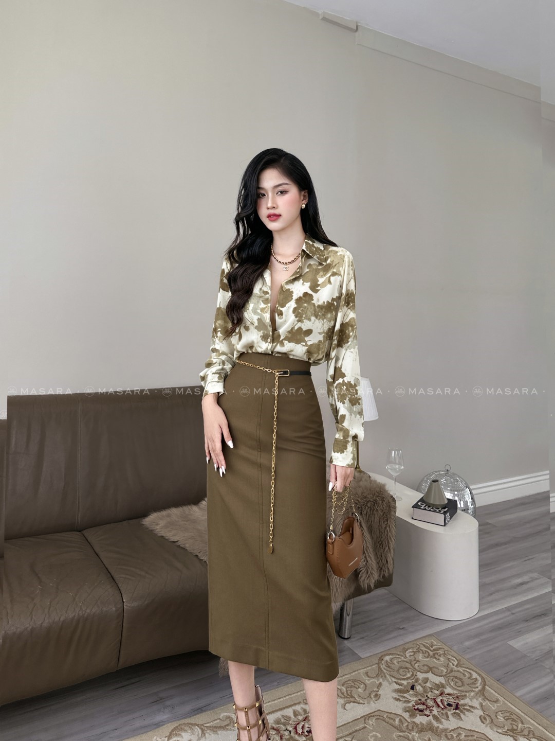 ÁO SƠ MI LỤA TRƯỢT LOANG NÂU