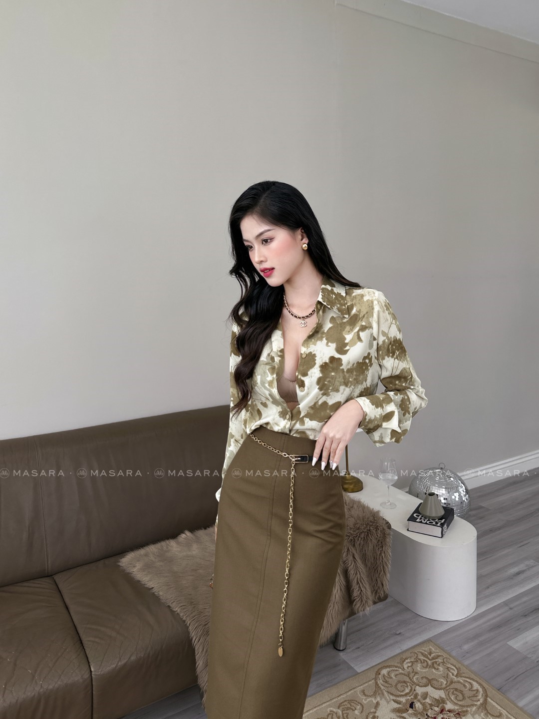 ÁO SƠ MI LỤA TRƯỢT LOANG NÂU