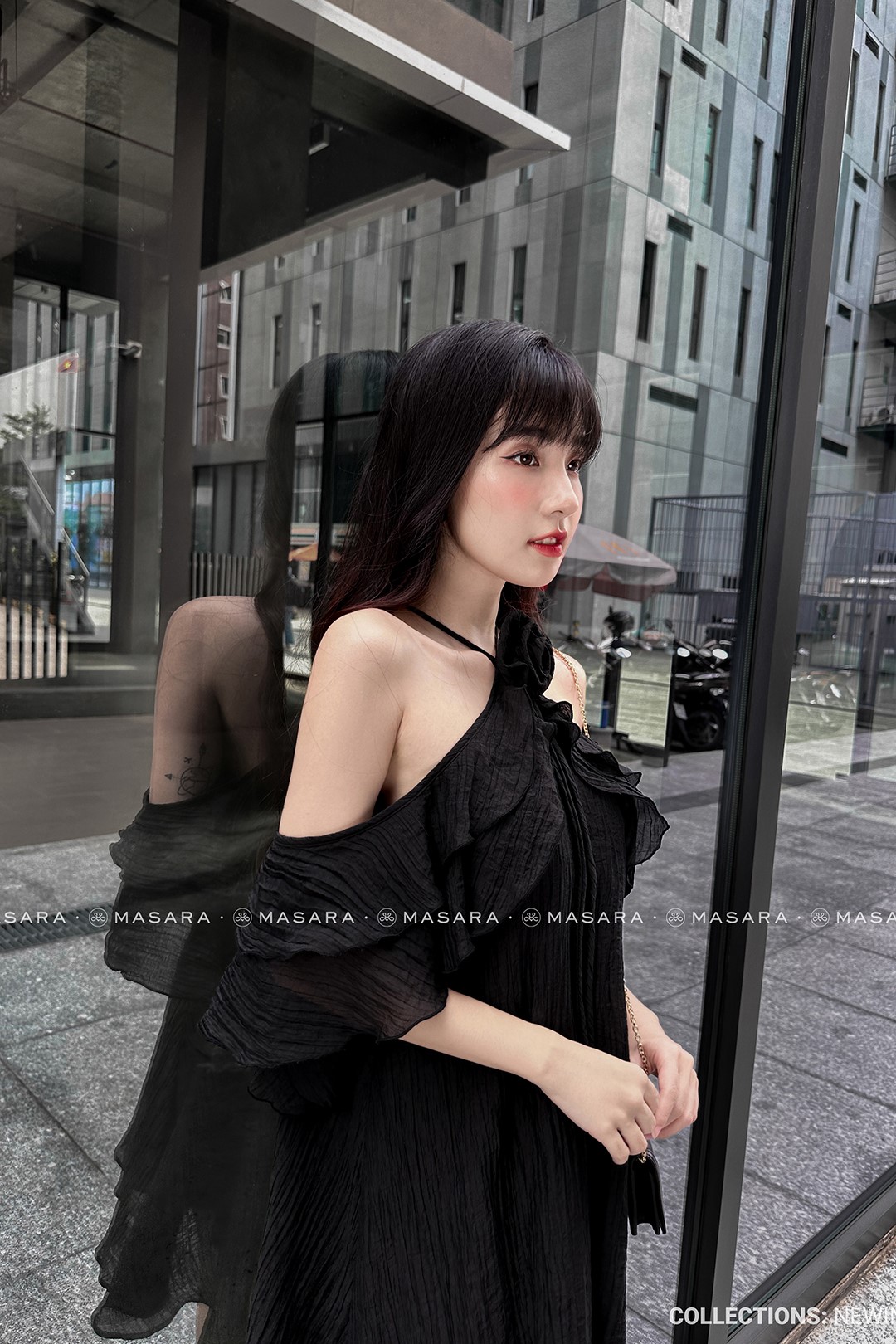 VÁY YẾM TAY BÈO ĐEN + CHOCKER HOA