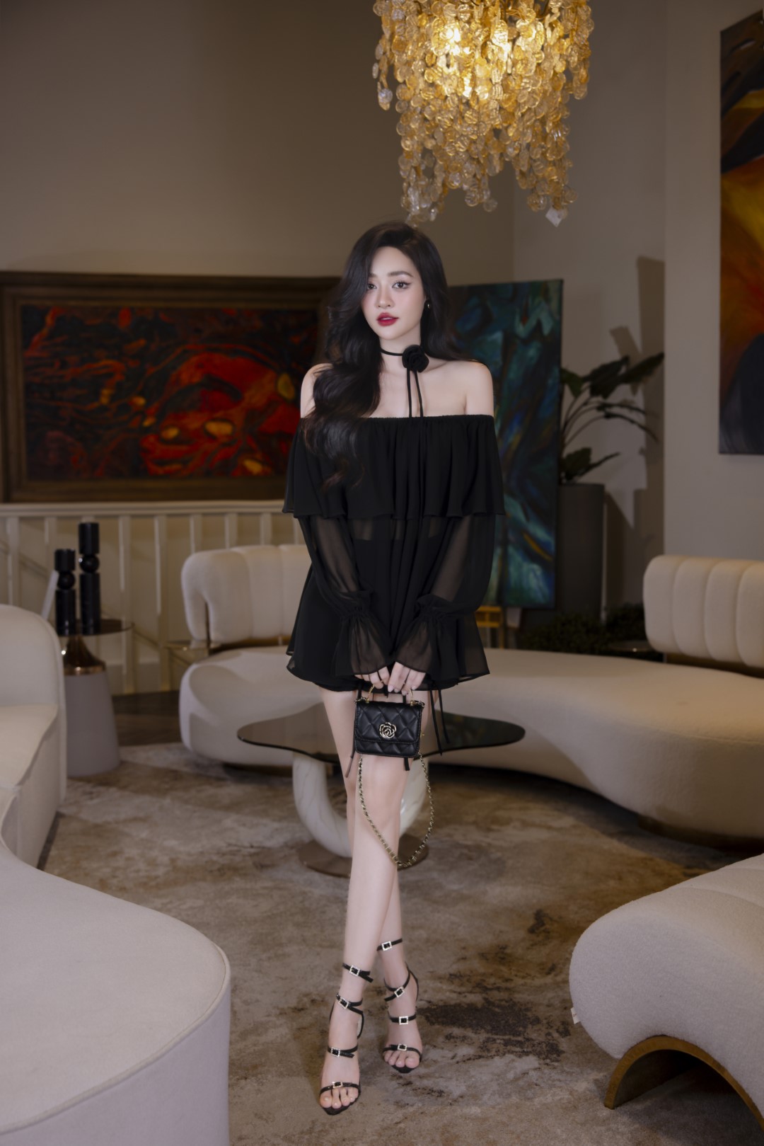 ÁO TRỄ VAI VOAN HÀN ĐEN + CHOCKER HOA