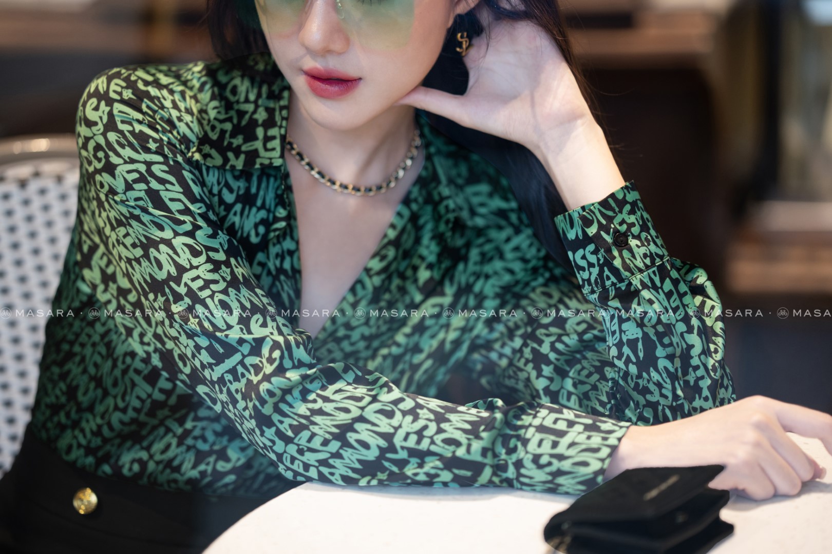 SƠ MI LỤA CHỮ LYES XANH