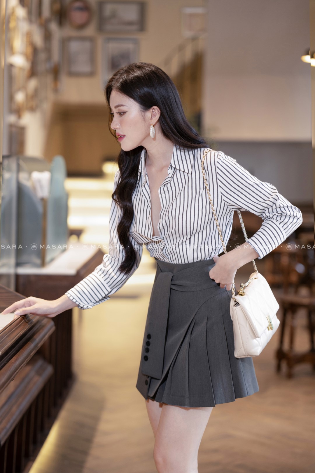 ÁO KẺ TRẮNG FORM ÔM