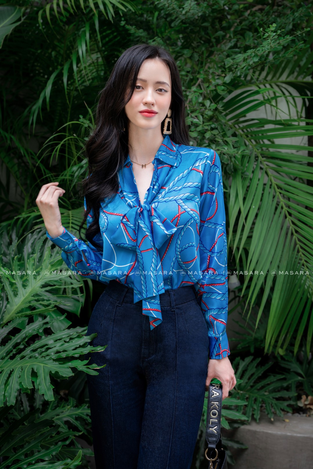 ÁO SƠ MI MÓC XÍCH XANH DƯƠNG CỘT NƠ DÀI