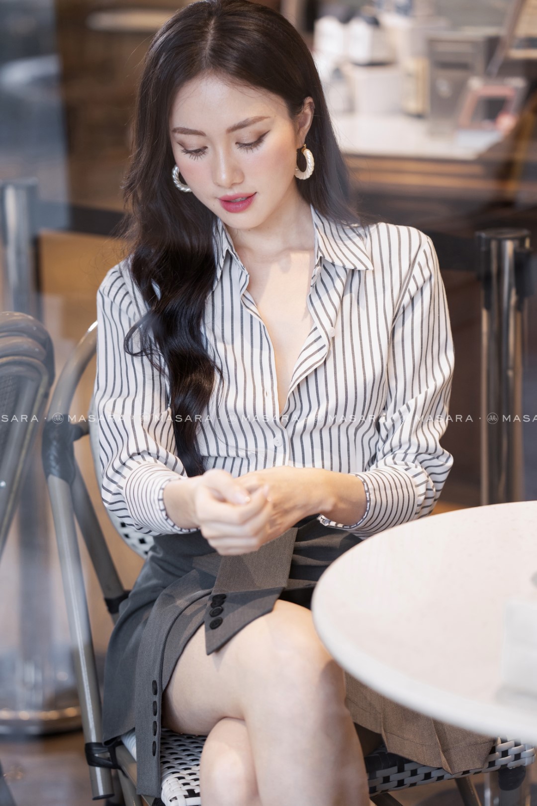 ÁO KẺ TRẮNG FORM ÔM