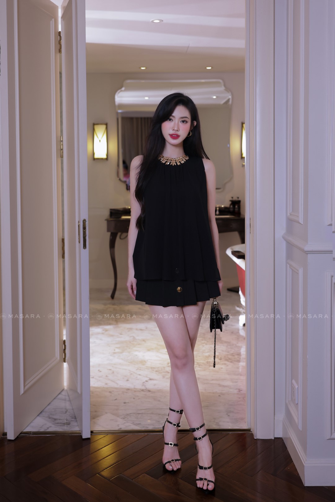 ÁO VOAN TƠ HÀN ĐEN + GẮN ĐÁ VÀNG