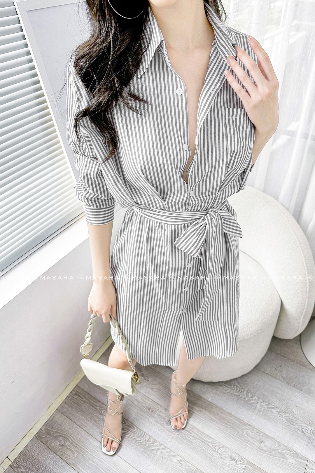 ĐẦM KẺ XẾP LY EO MÀU GHI