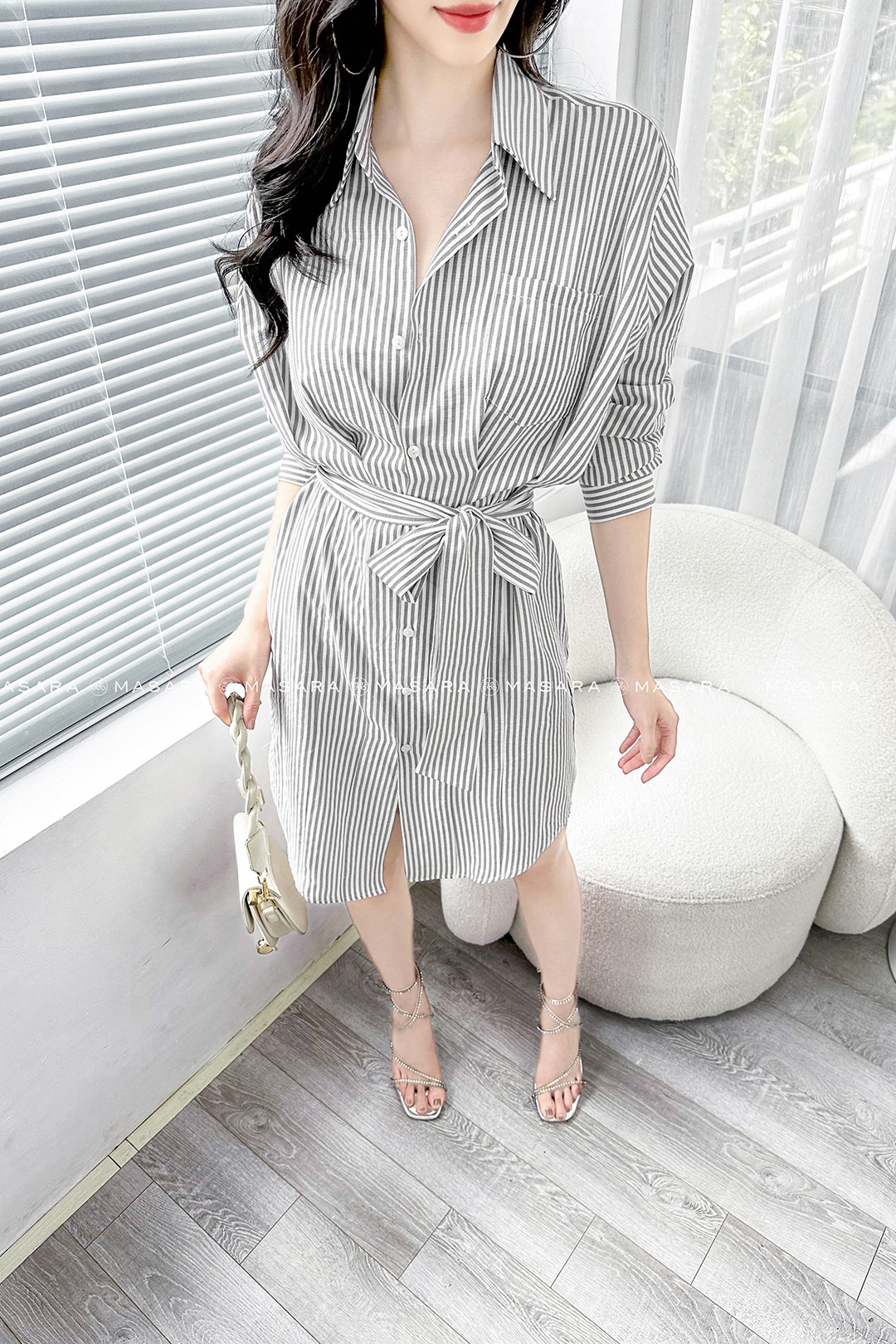 ĐẦM KẺ XẾP LY EO MÀU GHI