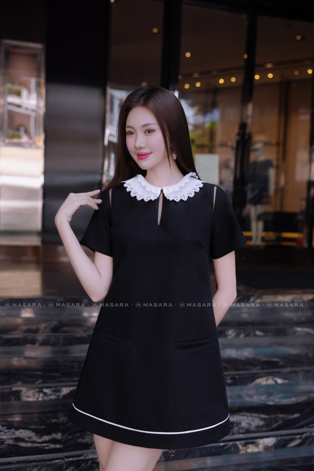 ĐẦM ĐEN CHỮ A CỔ REN TRẮNG