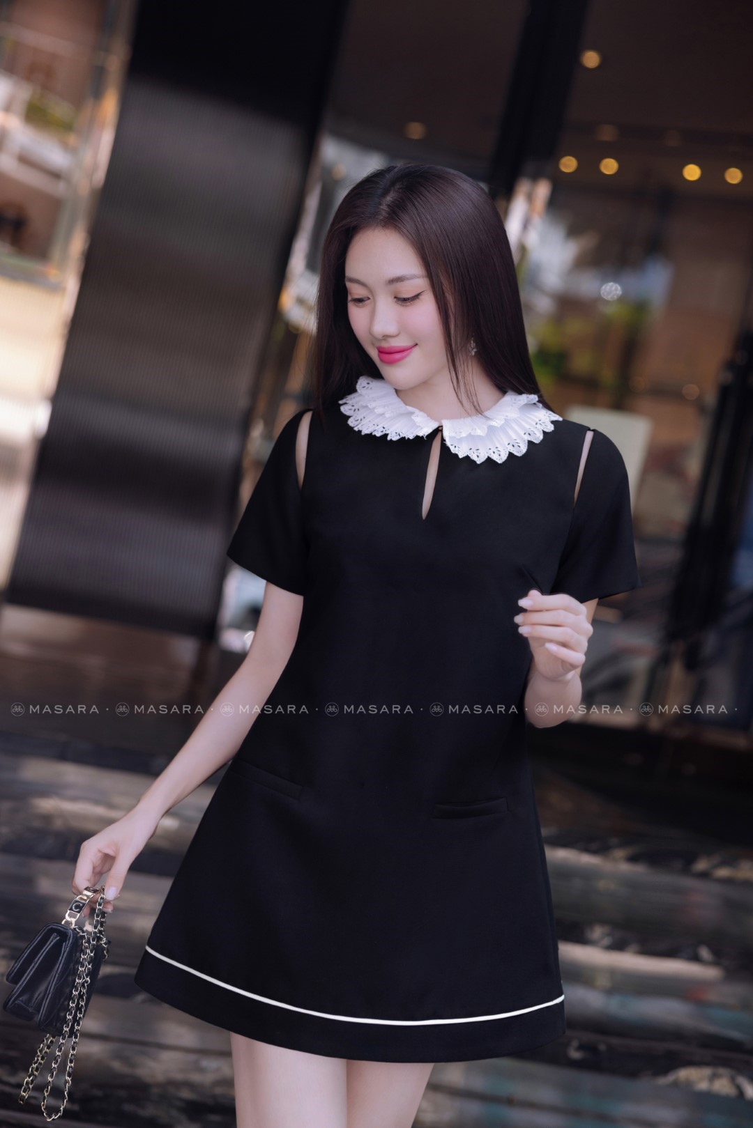 ĐẦM ĐEN CHỮ A CỔ REN TRẮNG