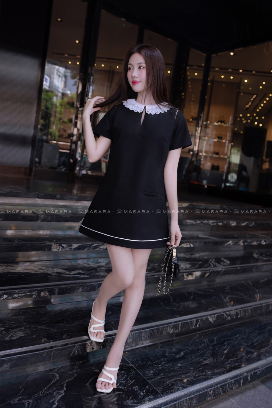 ĐẦM ĐEN CHỮ A CỔ REN TRẮNG