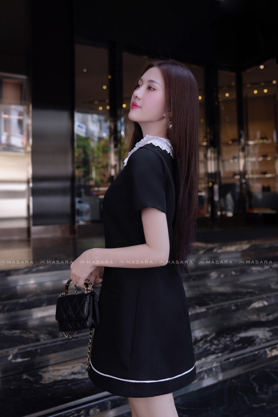 ĐẦM ĐEN CHỮ A CỔ REN TRẮNG