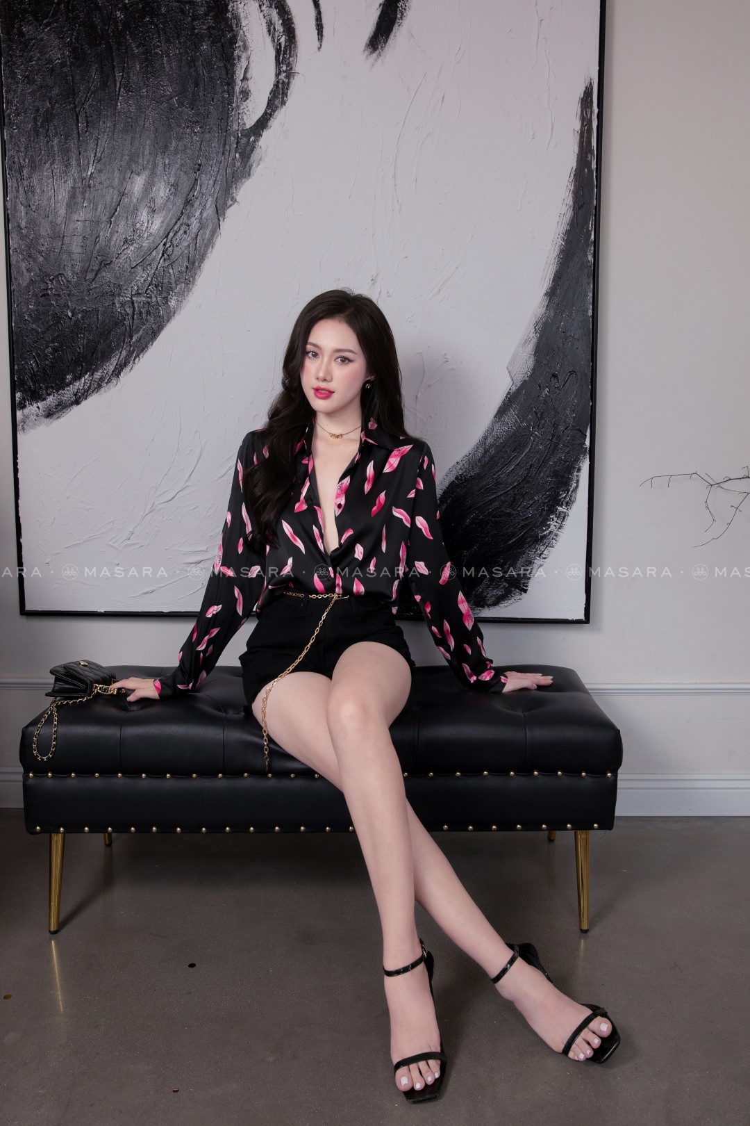 ÁO SƠ MI LỤA ĐEN MÔI HỒNG