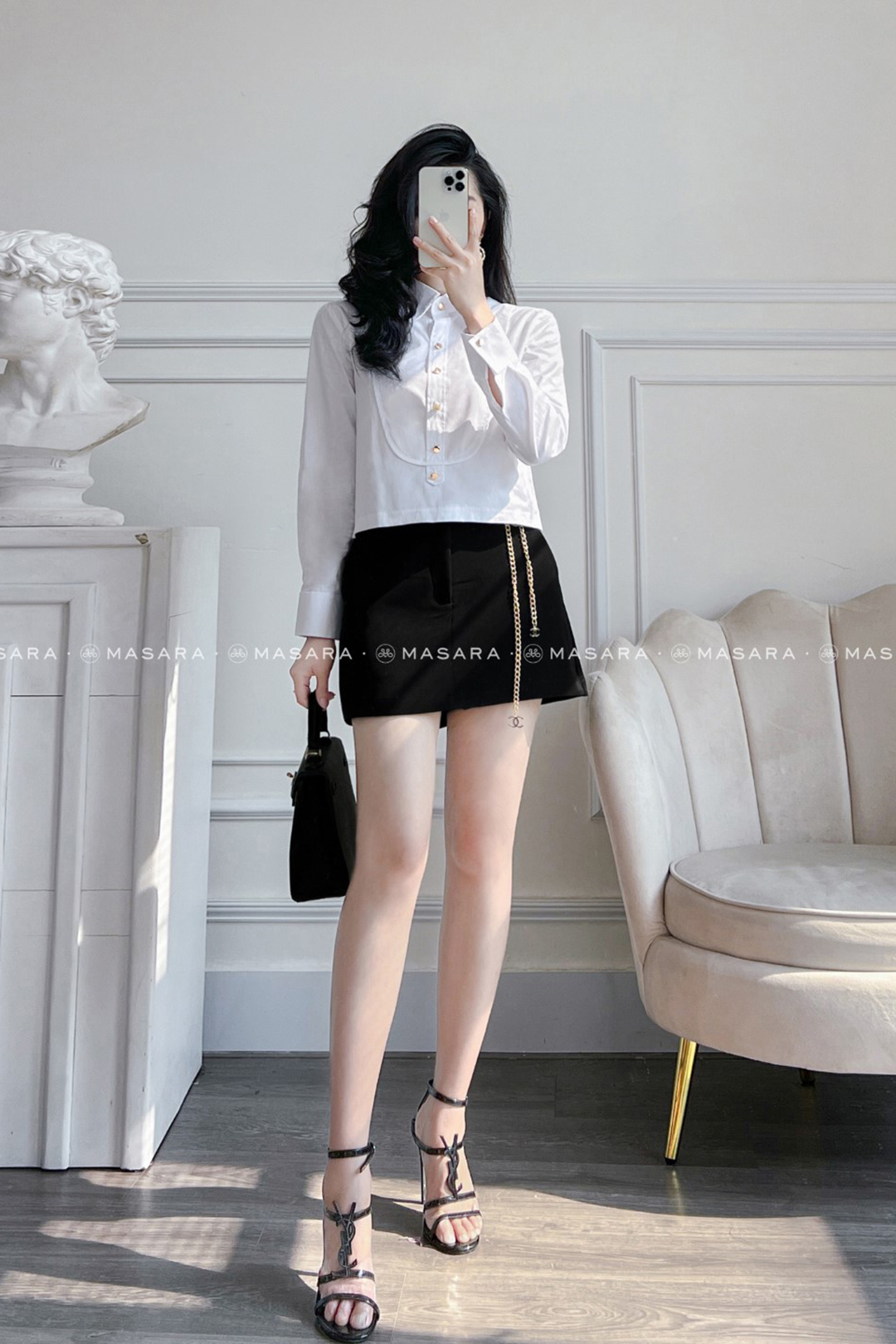 SƠ MI TRẮNG FORM LỬNG KHUY VÀNG