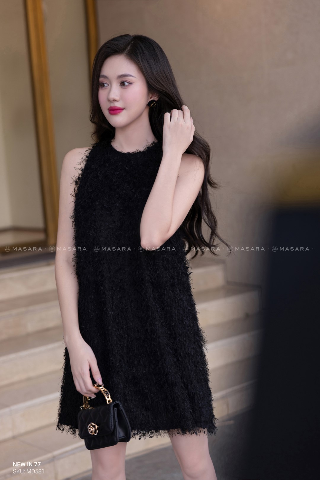 ĐẦM SÁT NÁCH LÔNG VŨ ÁNH KIM MÀU ĐEN