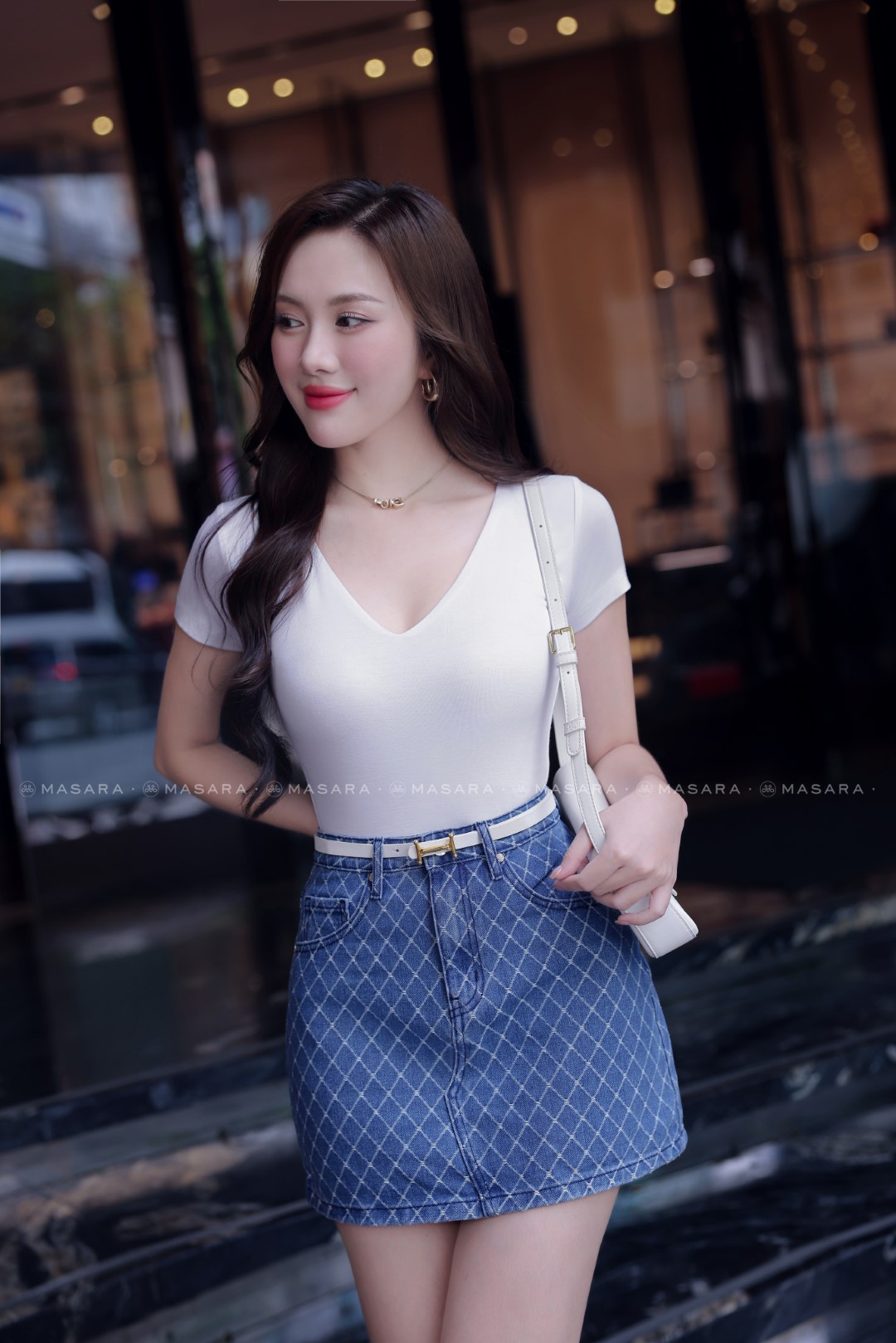 ÁO THUN TRẮNG CỔ V BODY