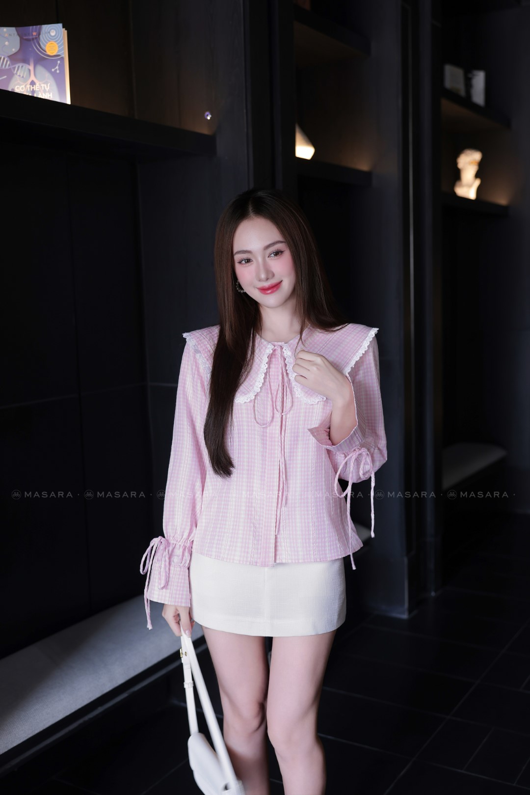 ÁO KẺ HỒNG PHỐI CỔ BÈO TRẮNG