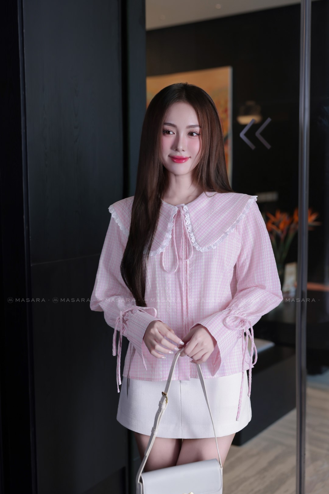 ÁO KẺ HỒNG PHỐI CỔ BÈO TRẮNG
