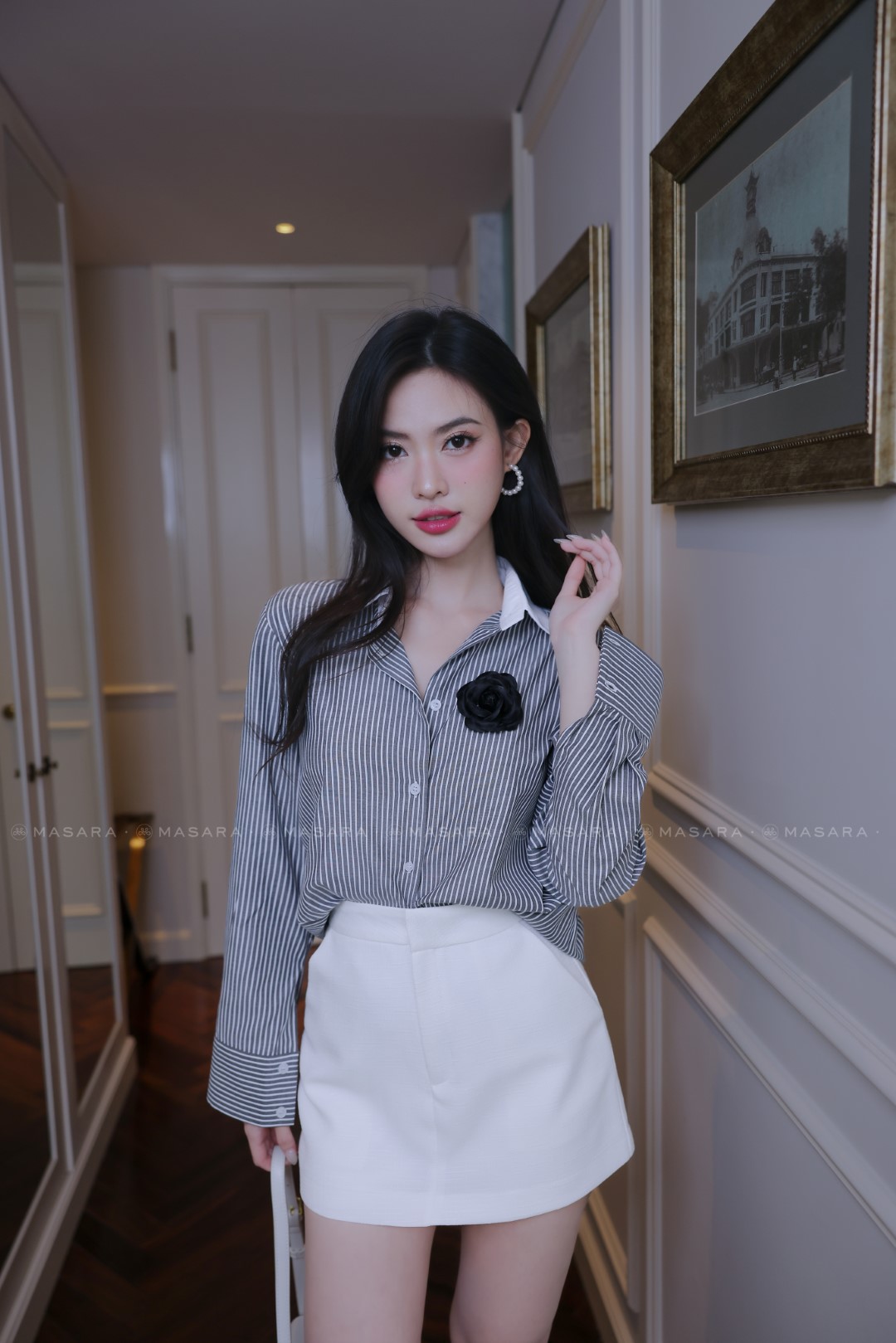 ÁO SƠ MI KẺ ĐEN PHỐI CỔ TRẮNG