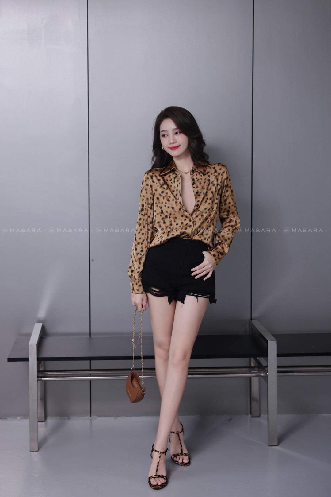 ÁO SƠ MI LỤA TRƯỢT BÁO NÂU