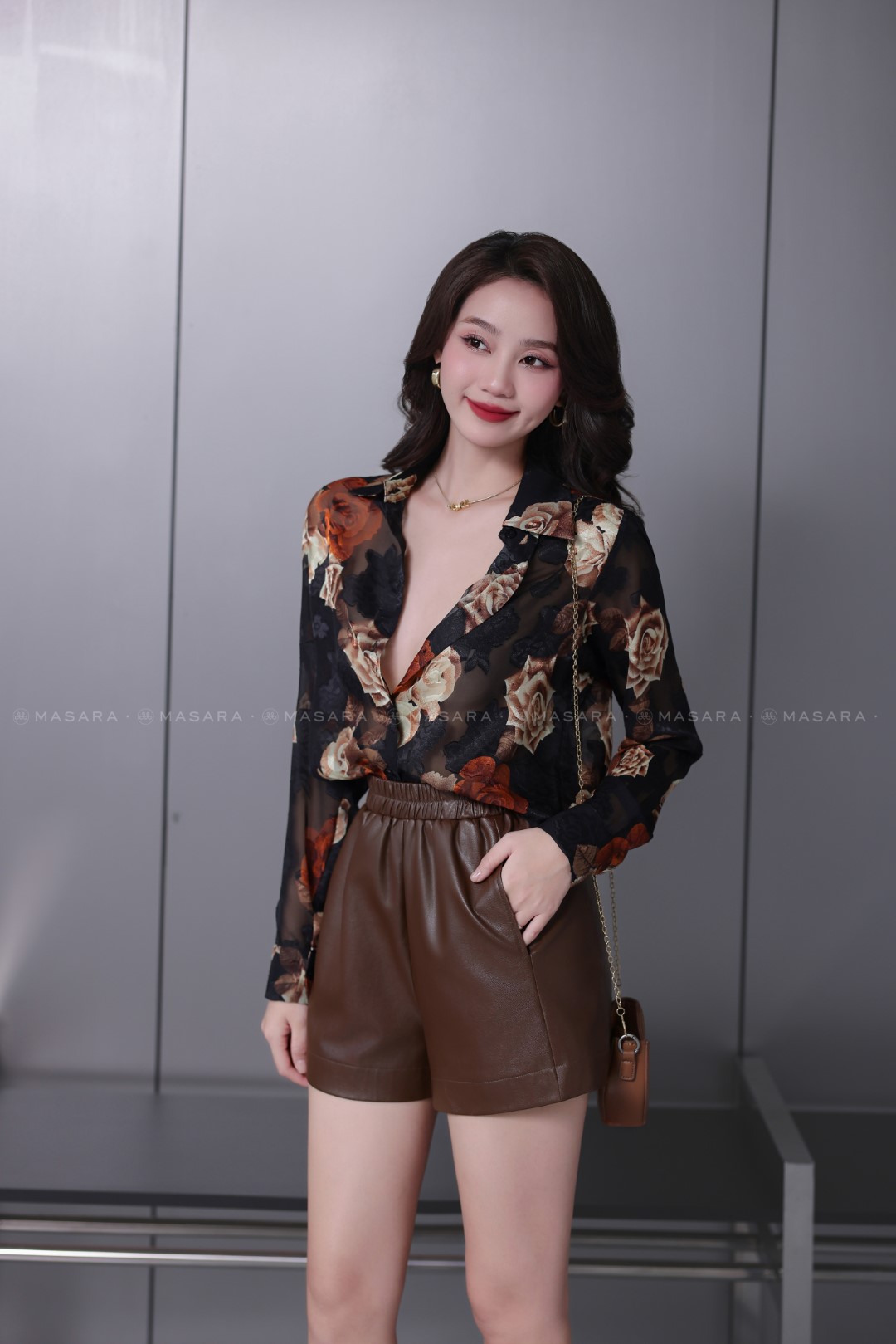 ÁO SƠ MI TƠ ÉP HOA HỒNG ĐEN