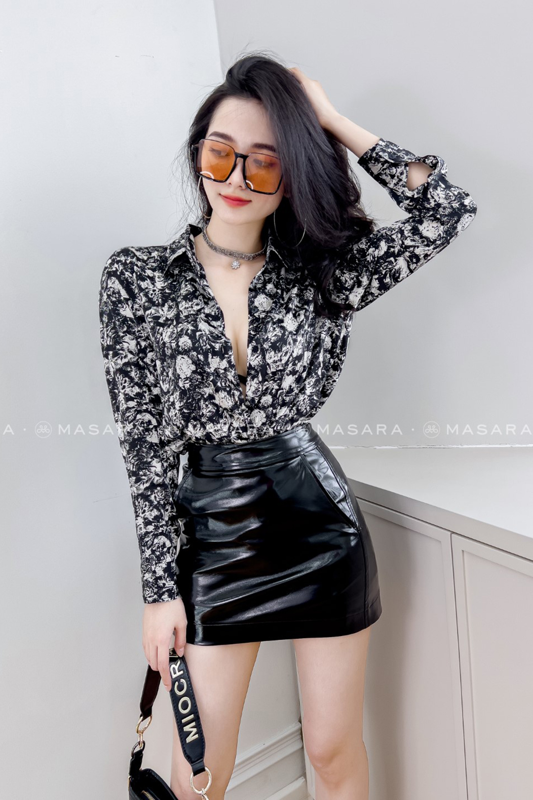 SƠ MI LỤA HOA ĐEN TRẮNG