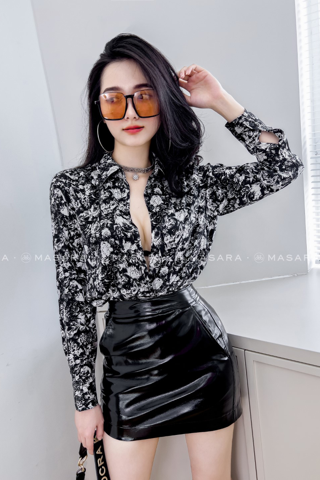 SƠ MI LỤA HOA ĐEN TRẮNG