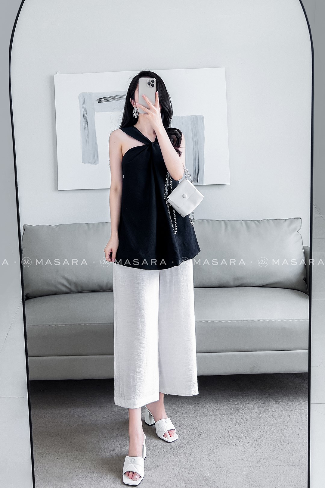 VÁY YẾM HOA CÚC NHÍ ULZZANG - SET VÁY MAXI HOA CÚC ĐEN + ÁO TRẮNG HOT -  Quần yếm | ThờiTrangNữ.vn