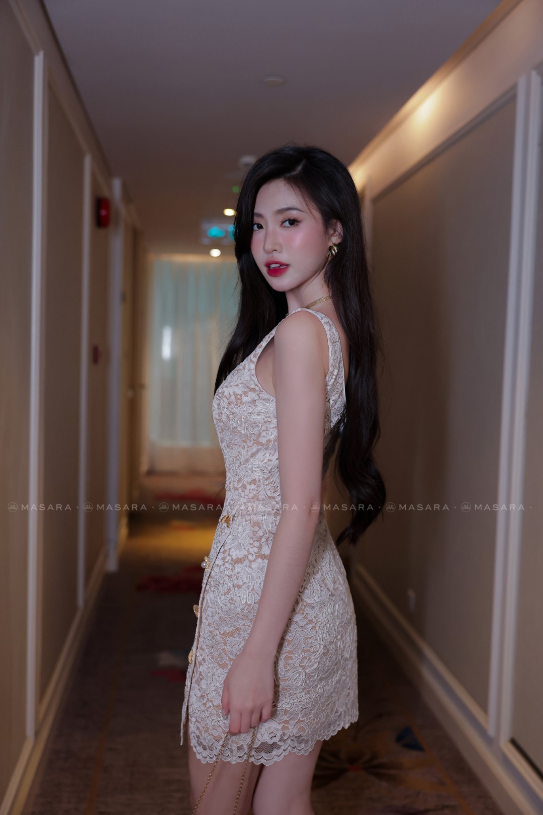 ĐẦM REN XOẮN BODY NÚT VÀNG