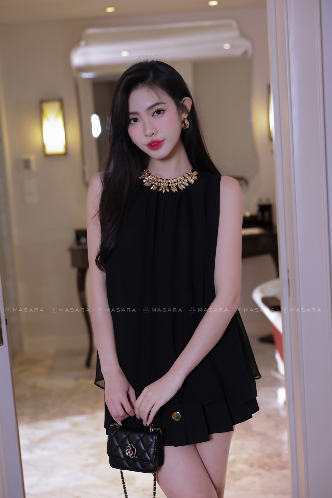 ÁO VOAN TƠ HÀN ĐEN + GẮN ĐÁ VÀNG