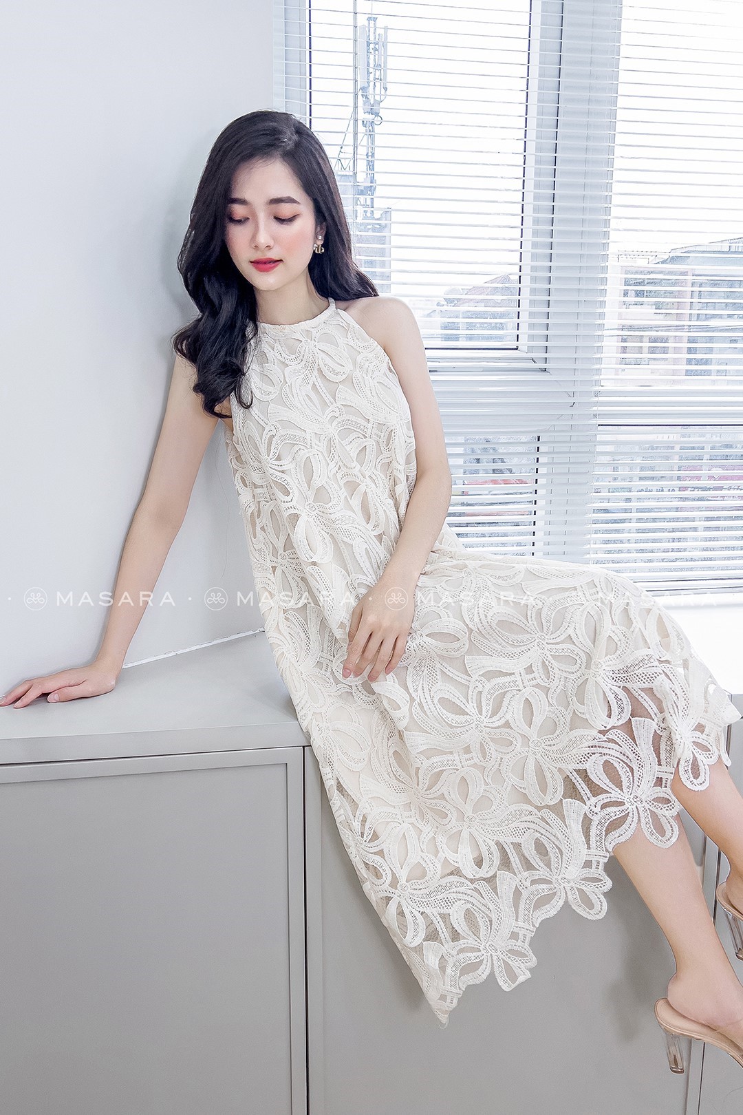 Váy dự tiệc kim sa cổ yếm hở lưng - Dương Fashion