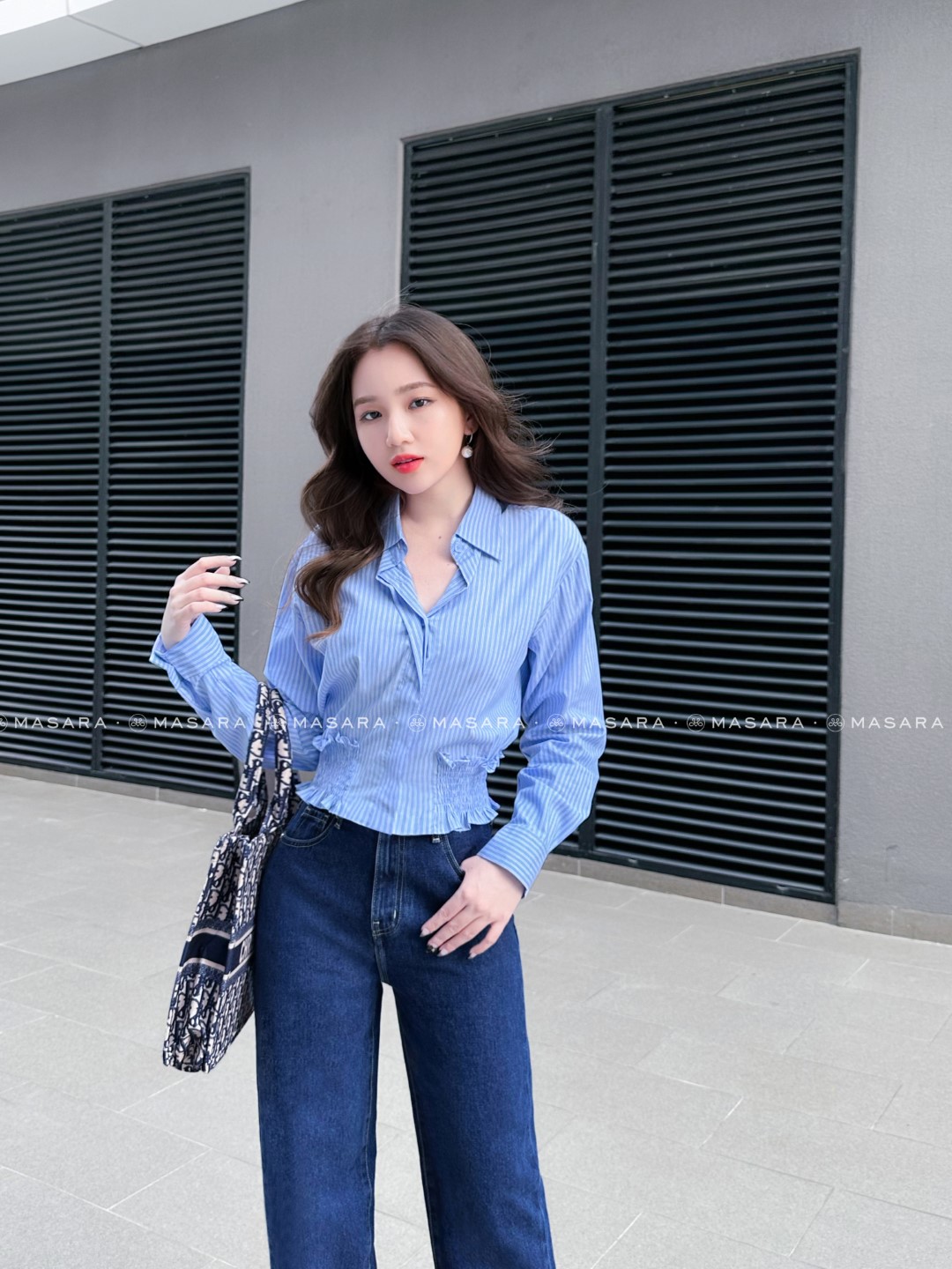 ÁO THÔ KẺ XANH BO EO