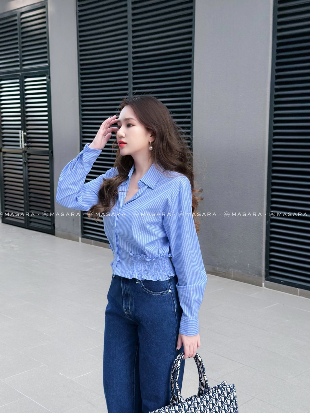 ÁO THÔ KẺ XANH BO EO