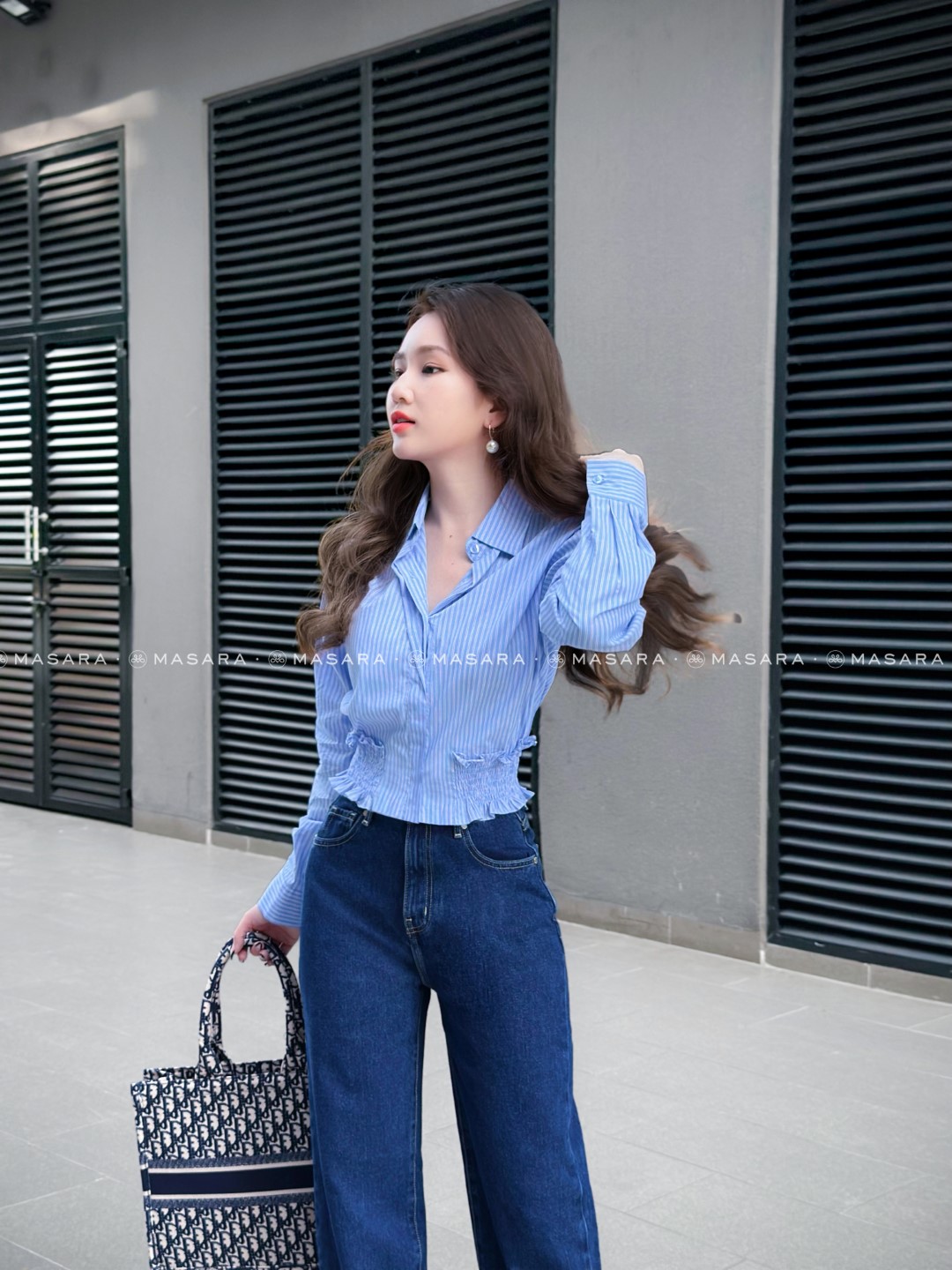 ÁO THÔ KẺ XANH BO EO