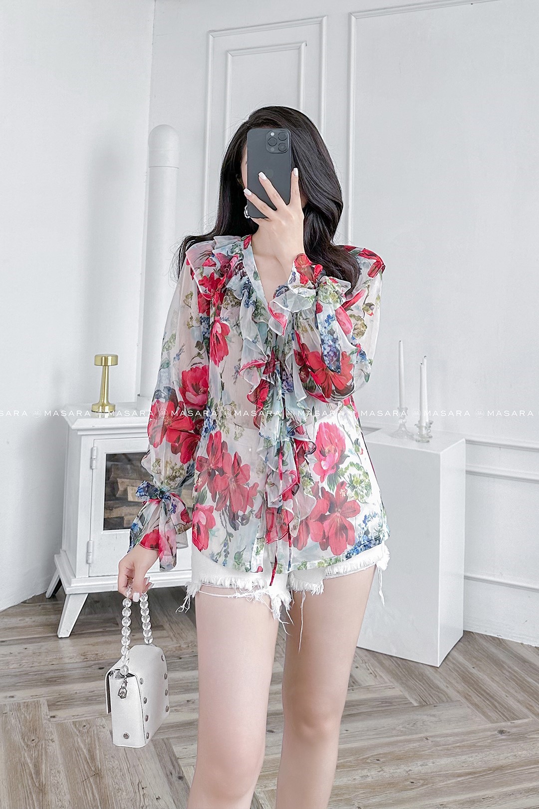 ÁO TƠ HOA ĐỎ BÈO CỔ CHỮ V