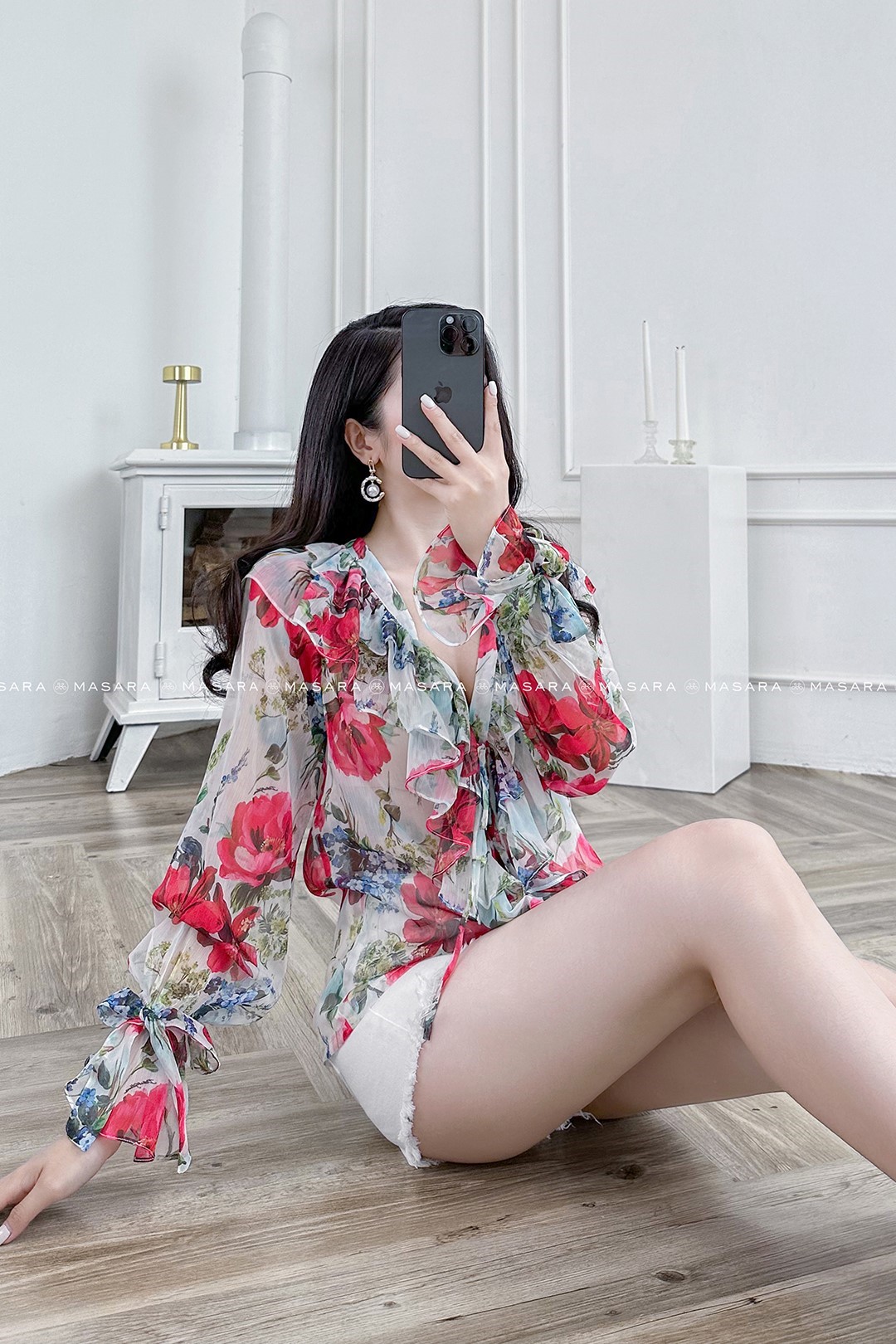 ÁO TƠ HOA ĐỎ BÈO CỔ CHỮ V