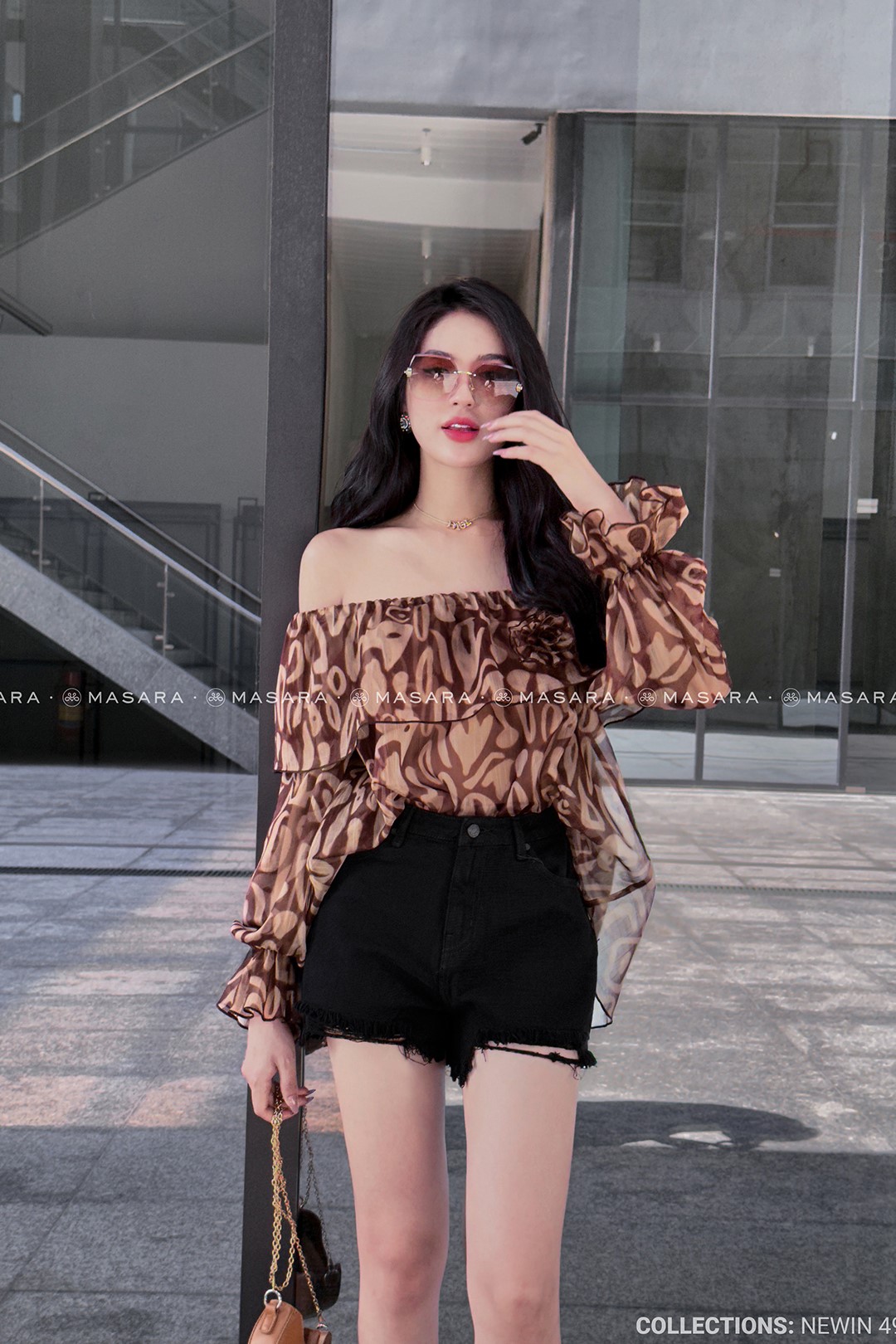 ÁO TƠ BEO NÂU TRỄ VAI GẮN HOA