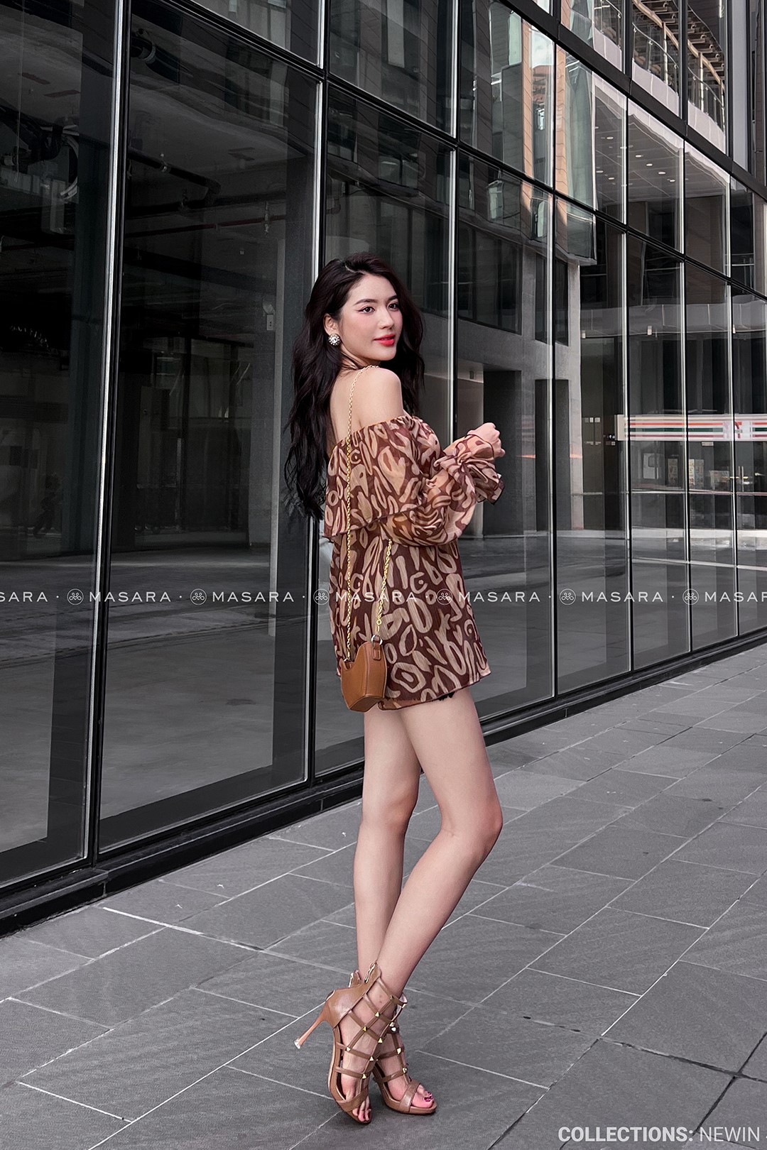 ÁO TƠ BEO NÂU TRỄ VAI GẮN HOA