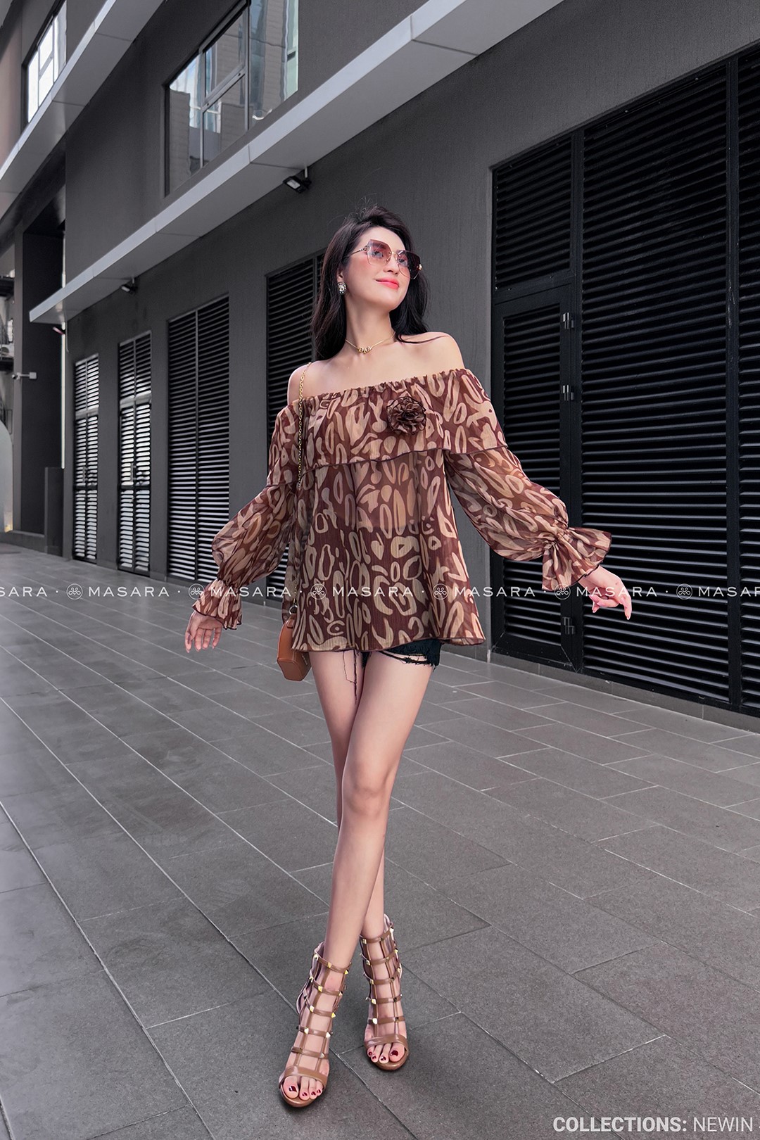 ÁO TƠ BEO NÂU TRỄ VAI GẮN HOA