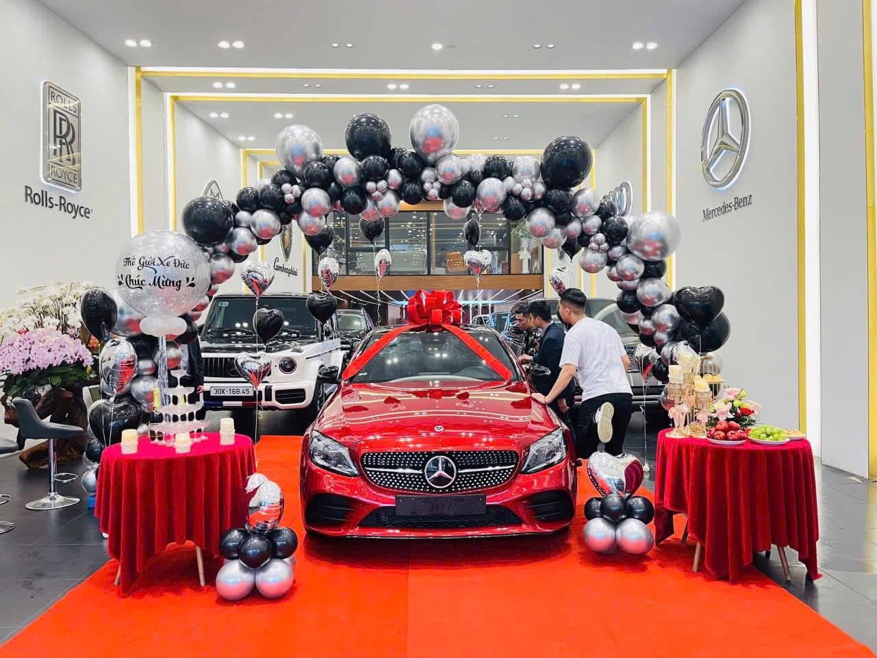 Dịch vụ trang trí lễ bàn giao xe ô tô đẹp tại Cầu Giấy Hà Nội
